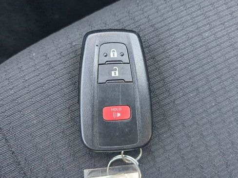 Used 2019 Toyota C-HR XLE image 35