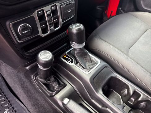 Used 2018 Jeep Wrangler Unlimited Sport S AWD/4WD image 29