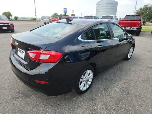 Used 2019 Chevrolet Cruze LT w/ Convenience Package FWD image 5