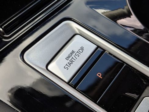 Used 2025 Volkswagen Atlas Peak Edition SE image 15