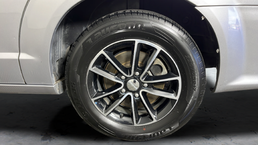 Used 2018 Dodge Grand Caravan SE FWD image 39