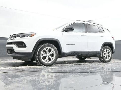 Used 2024 Jeep Compass Latitude image 43