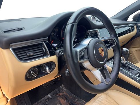 Used 2018 Porsche Macan image 49