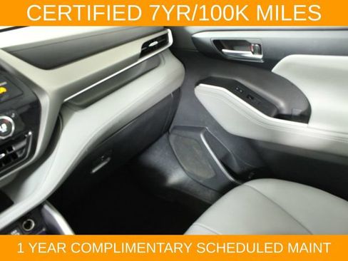 Used 2023 Toyota Highlander XLE FWD image 14