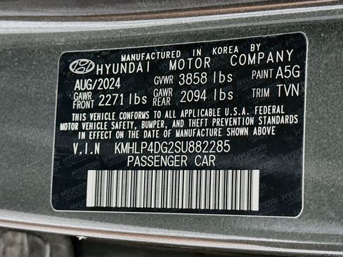 Used 2025 Hyundai Elantra Limited FWD image 12