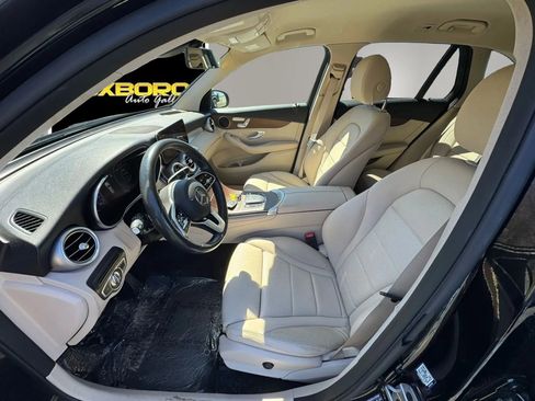 Used 2021 Mercedes-Benz GLC 300 4MATIC w/ Premium Package image 9