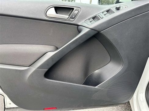 Used 2017 Volkswagen Tiguan Limited w/ Premium Package image 17