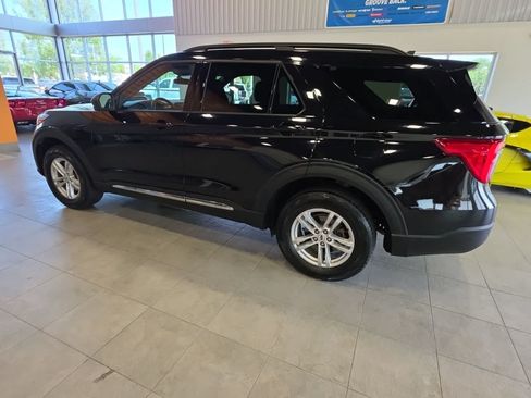 Used 2023 Ford Explorer XLT AWD/4WD image 13
