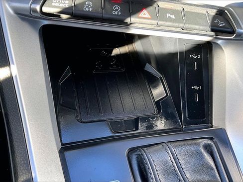 Used 2025 Audi Q3 2.0T Premium w/ Convenience Package image 16