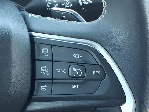 Used 2023 Jeep Grand Cherokee Limited image 28