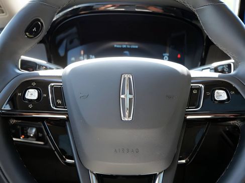 Used 2025 Lincoln Corsair Reserve w/ Equipment Group 202A AWD/4WD image 18