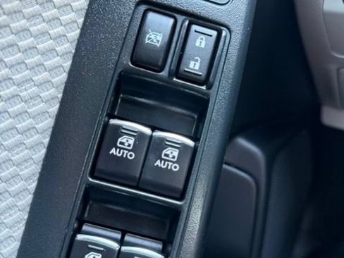 Used 2017 Subaru Forester 2.5i Premium AWD/4WD image 17