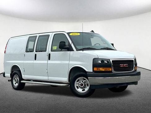 Used 2025 GMC Savana 2500 w/ Driver Convenience Package RWD image 2