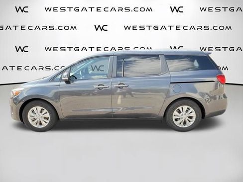 Used 2017 Kia Sedona LX w/ LX Essentials Premium Package FWD image 11