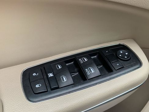Used 2014 Chrysler 300 C RWD image 22