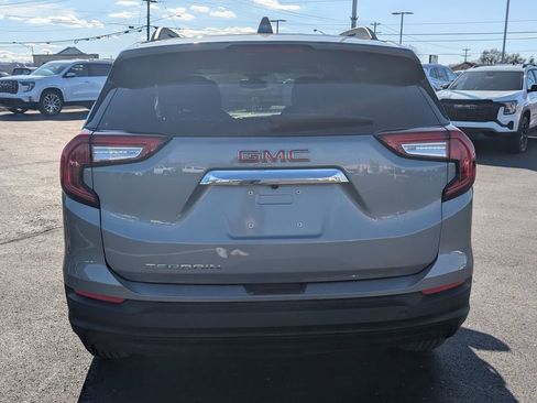 Used 2024 GMC Terrain SLE w/ Driver Convenience Package image 6