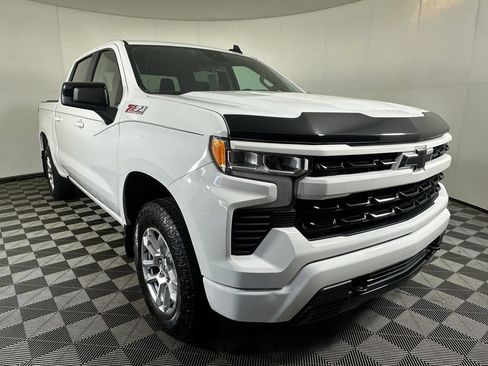 Used 2022 Chevrolet Silverado 1500 RST w/ Z71 Off-Road Package AWD/4WD image 7
