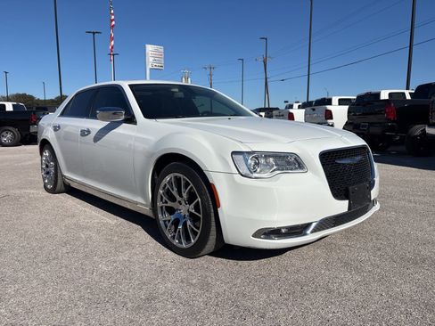 Used 2019 Chrysler 300 Limited image 7
