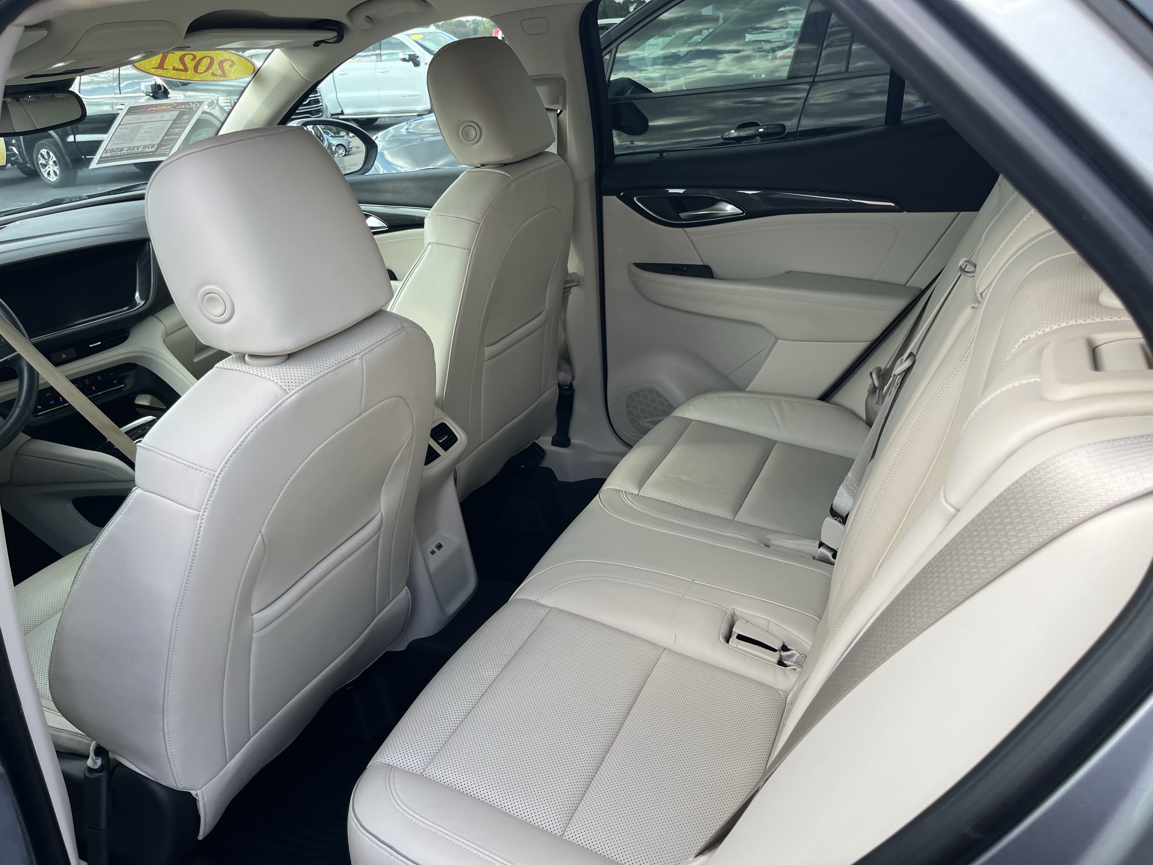 Used 2021 Buick Envision Essence FWD image 3