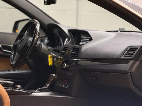 Used 2013 Mercedes-Benz E 550 Cabriolet image 3