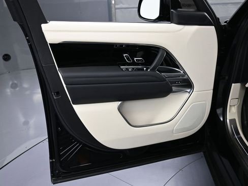 Used 2023 Land Rover Range Rover Autobiography image 17