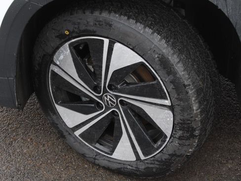 Used 2024 Volkswagen Taos SE image 19