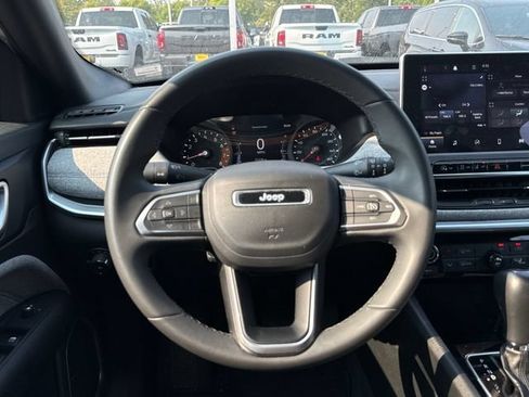 Used 2024 Jeep Compass Latitude AWD/4WD image 9