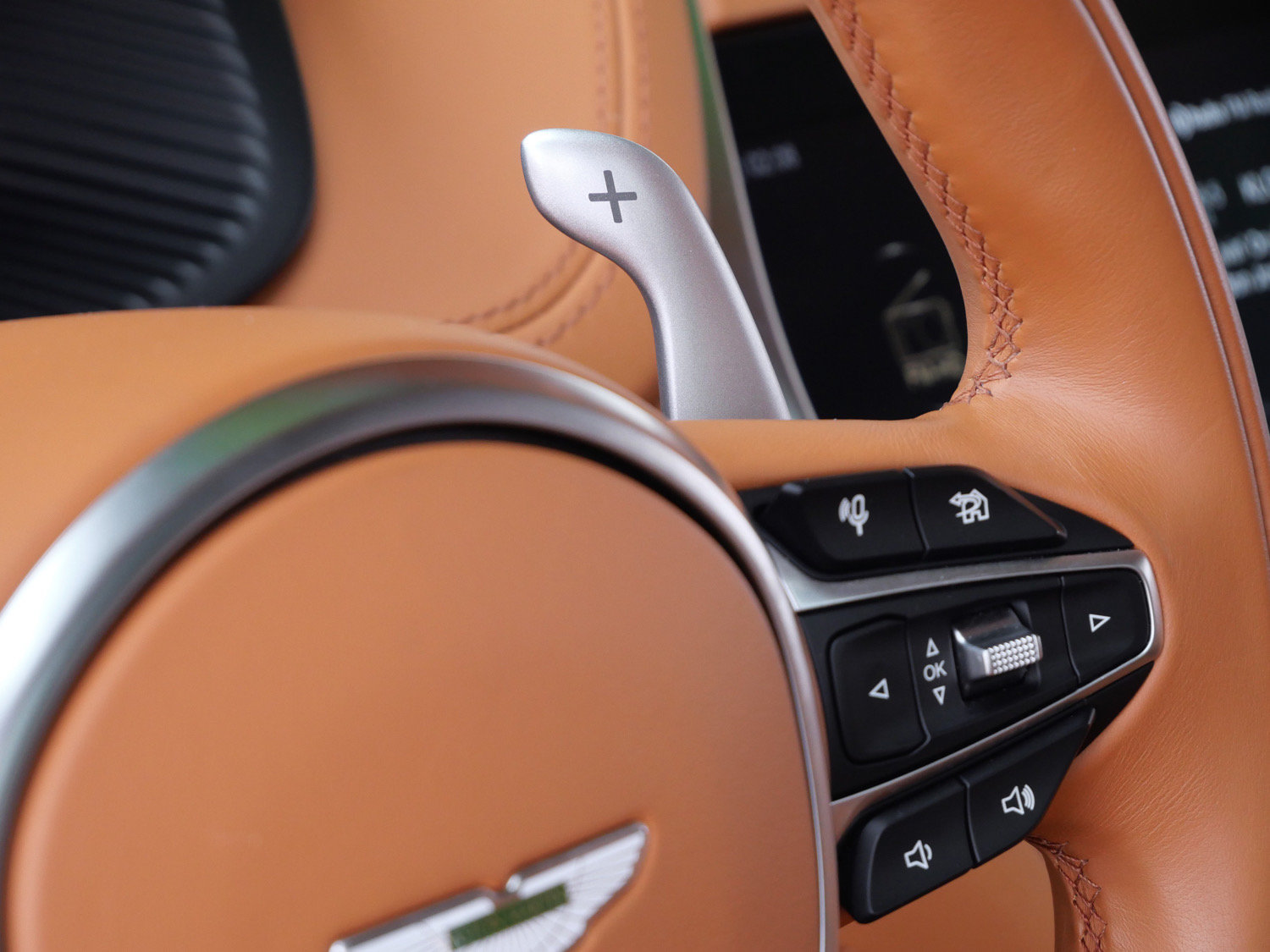 Used 2023 Aston Martin DBX AWD/4WD image 7