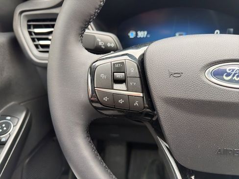 Used 2025 Ford Escape Platinum w/ Premium Technology Package image 26