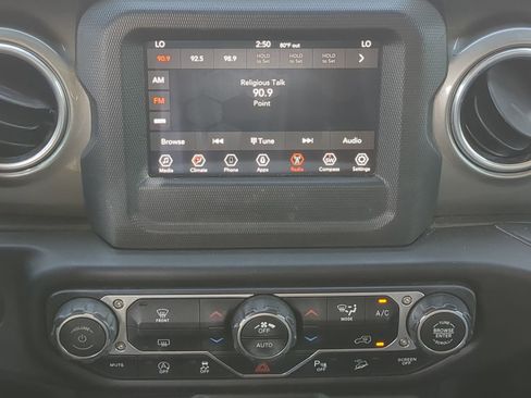 Used 2019 Jeep Wrangler Unlimited Sahara w/ Safety Group image 18