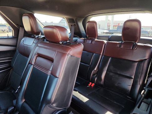 Used 2020 Ford Explorer Platinum image 5