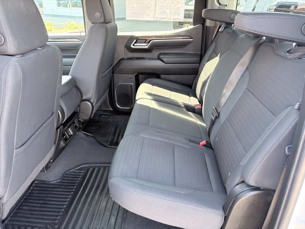 Used 2025 Chevrolet Silverado 1500 LT RWD image 7