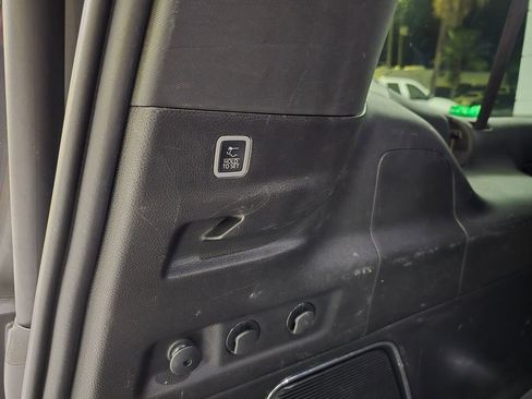 Used 2023 Jeep Wagoneer L Series III w/ Preferred Equipment Group image 47