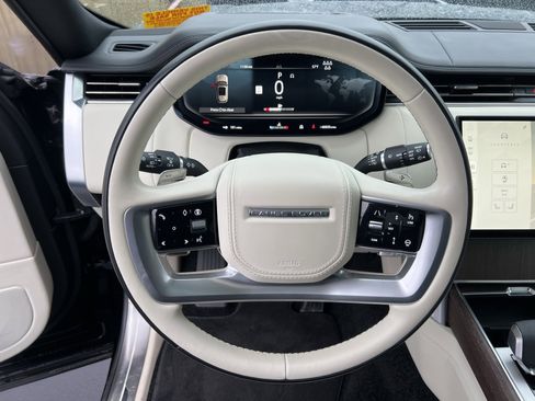 Used 2025 Land Rover Range Rover Long Wheelbase SE image 20