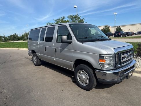 Used 2010 Ford E-350 and Econoline 350 XLT RWD image 3