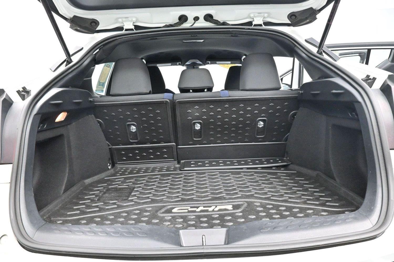 Used 2022 Toyota C-HR XLE FWD image 9