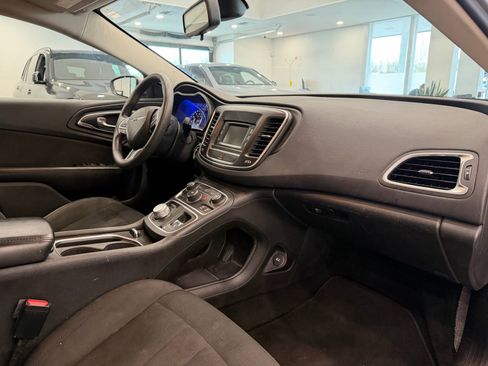 Used 2016 Chrysler 200 Limited image 7