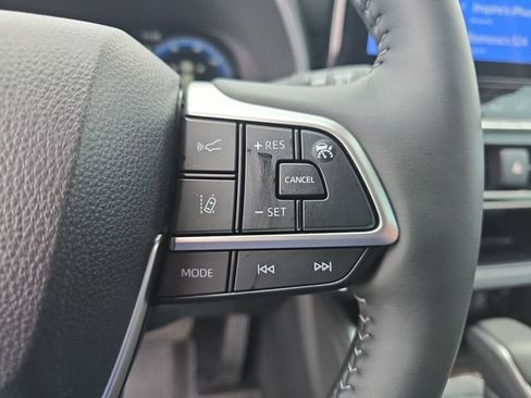 Used 2025 Toyota Highlander Limited image 19
