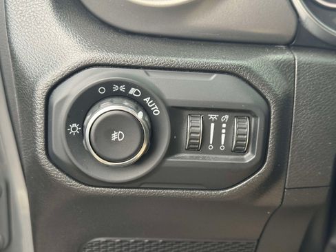 Used 2022 Jeep Wrangler Unlimited Sport AWD/4WD image 18
