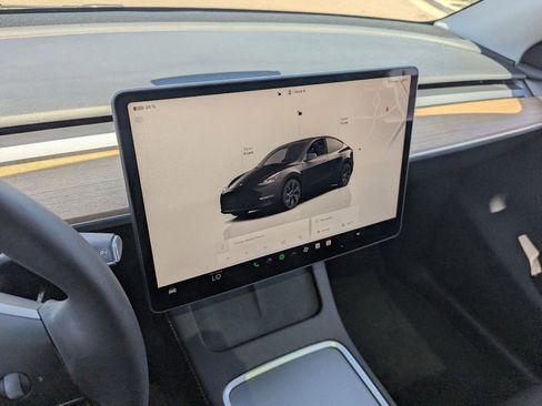 Used 2025 Tesla Model Y Long Range image 26