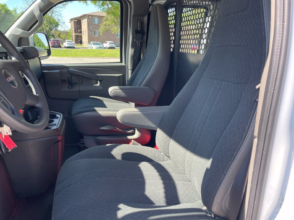 Used 2024 GMC Savana 2500 w/ Driver Convenience Package RWD image 4