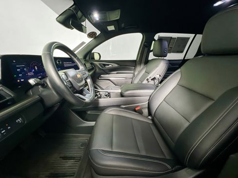 Used 2025 Chevrolet Traverse LT w/ Driver Confidence Package image 14