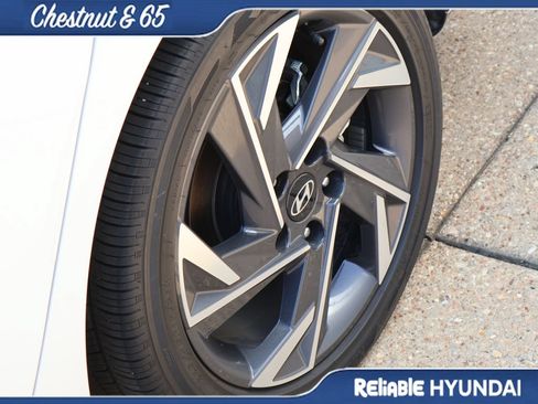 Used 2025 Hyundai Elantra Limited FWD image 40