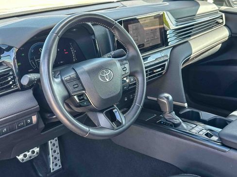 Used 2025 Toyota Camry SE FWD image 12