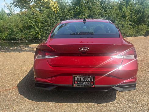 Used 2023 Hyundai Elantra SEL FWD image 6