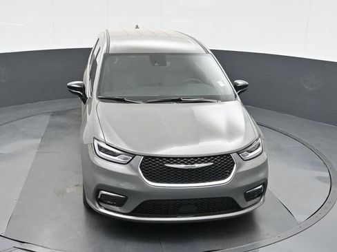 Used 2025 Chrysler Pacifica Select FWD image 35