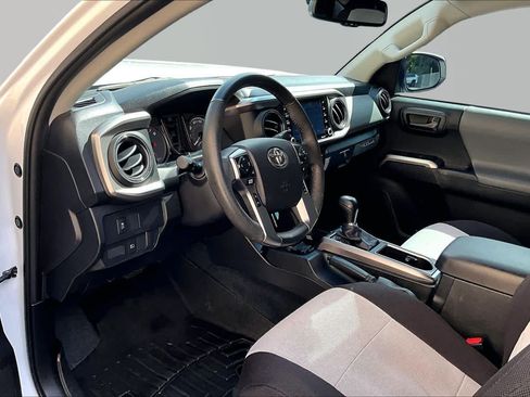 Used 2021 Toyota Tacoma SR5 AWD/4WD image 18