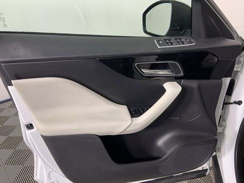 Used 2017 Jaguar F-PACE R-Sport image 25