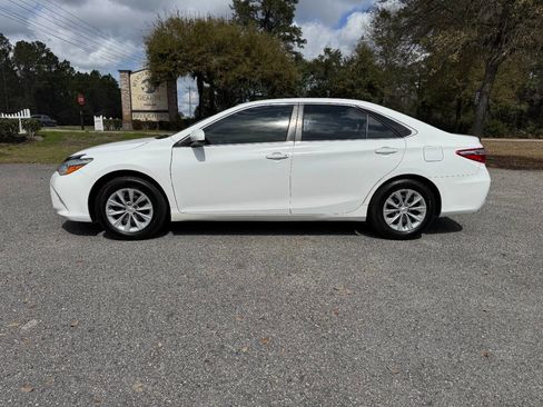 Used 2016 Toyota Camry LE image 3