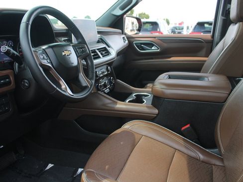 Used 2021 Chevrolet Tahoe High Country w/ Premium Package image 16